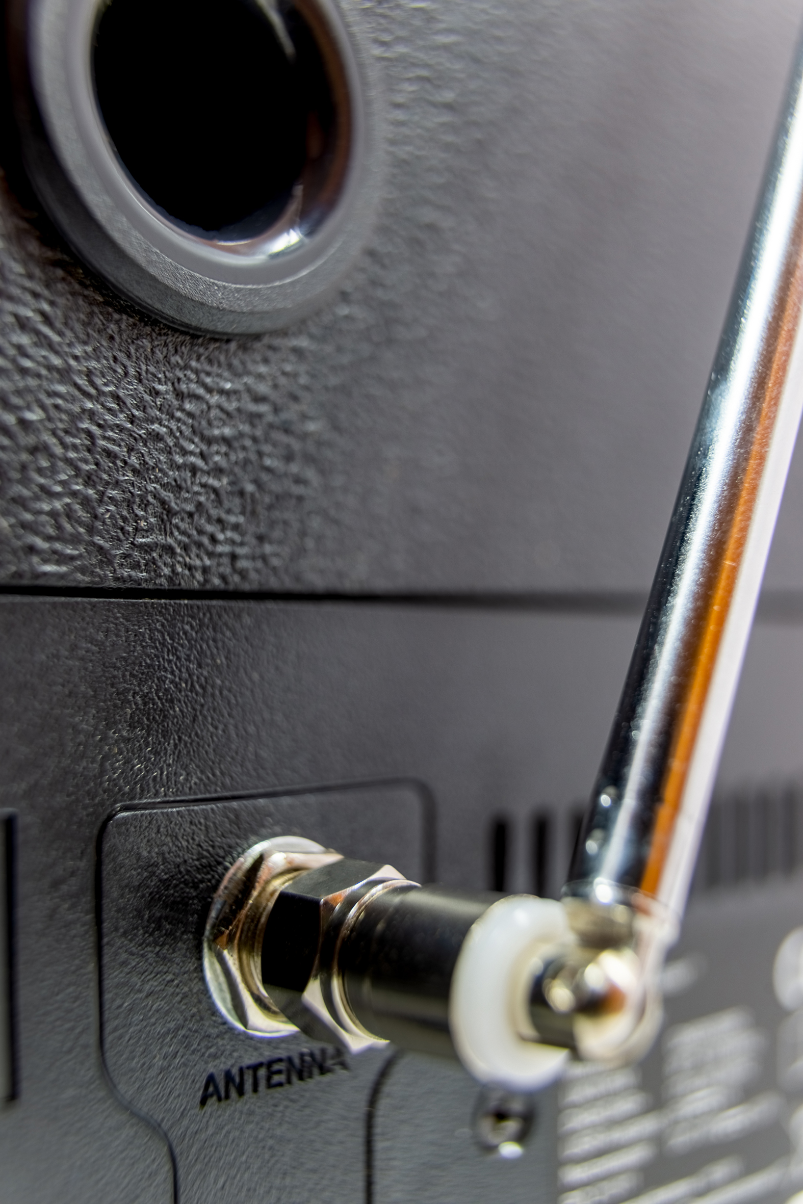 Stereo Musikcenter mit DAB+/UKW, CD/MP3, USB, Bluetooth®, Farbdisplay