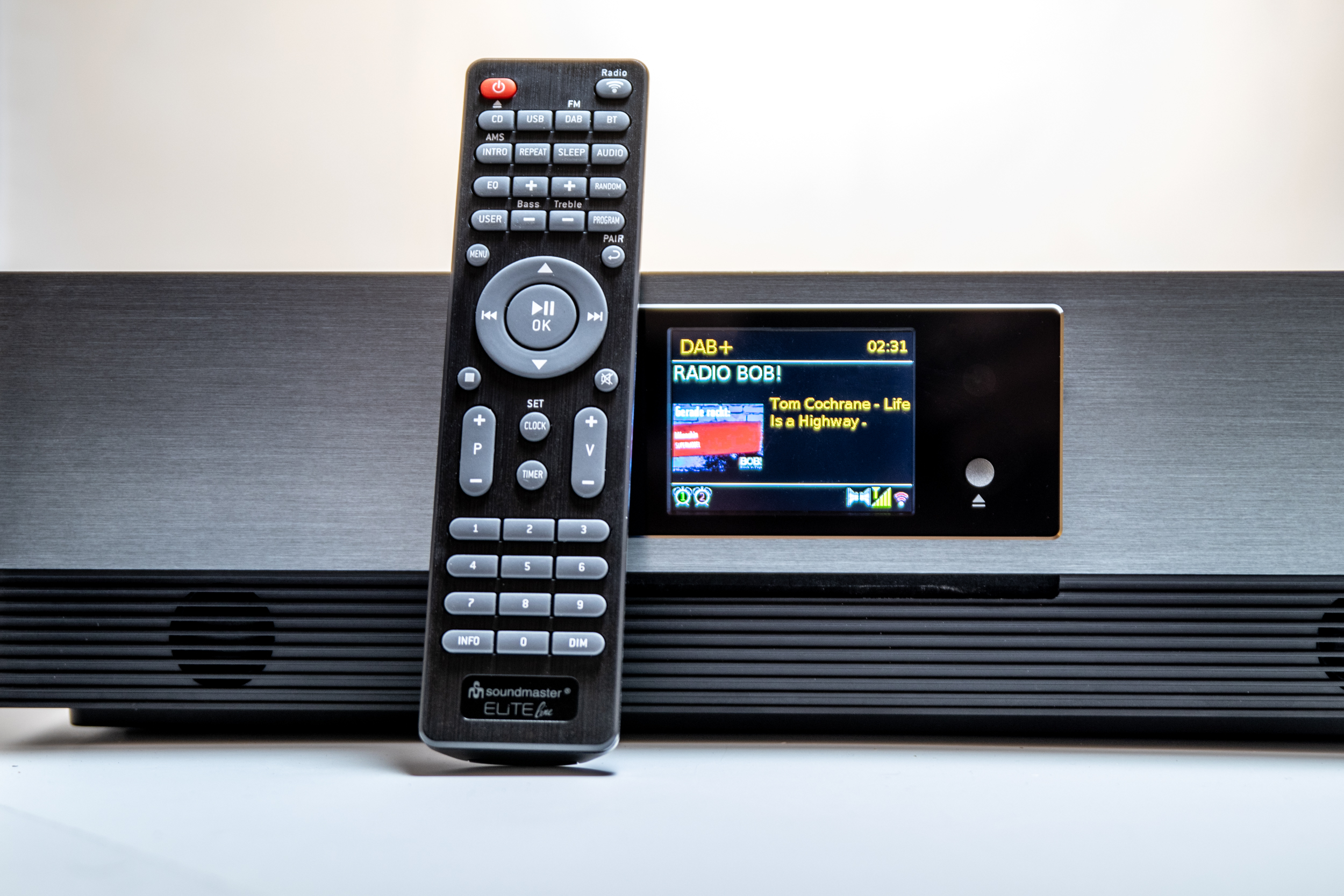 Stereo music centre with WLAN-internet/DAB+/FM-radio, CD/MP3, USB, Bluetooth®, APP control