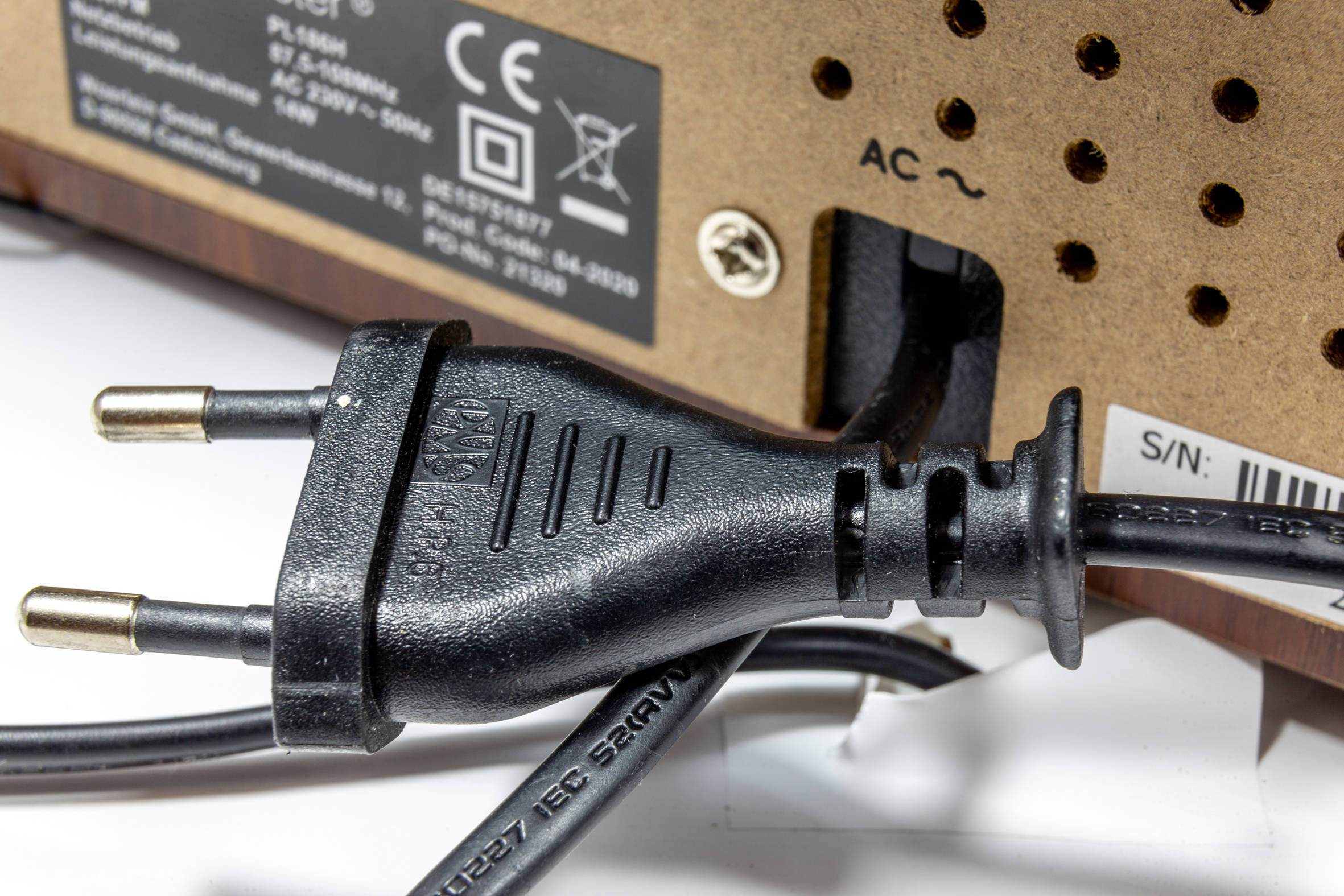 Plattenspieler mit UKW Stereoradio, eingebaute Lautsprecher