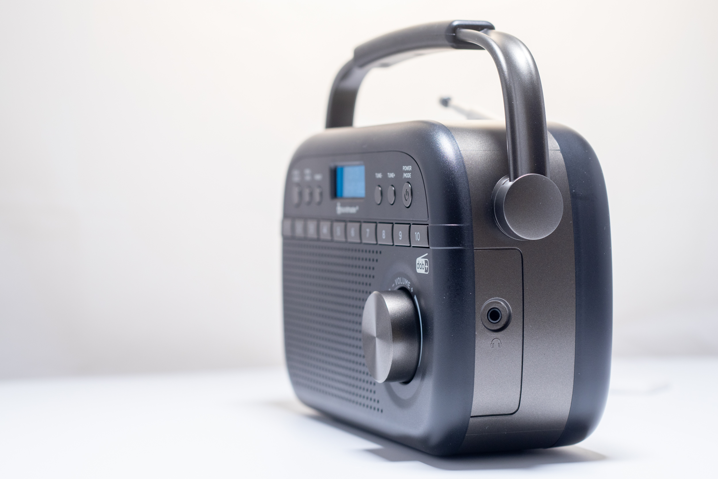 DAB+/FM-RDS radio with preset buttons